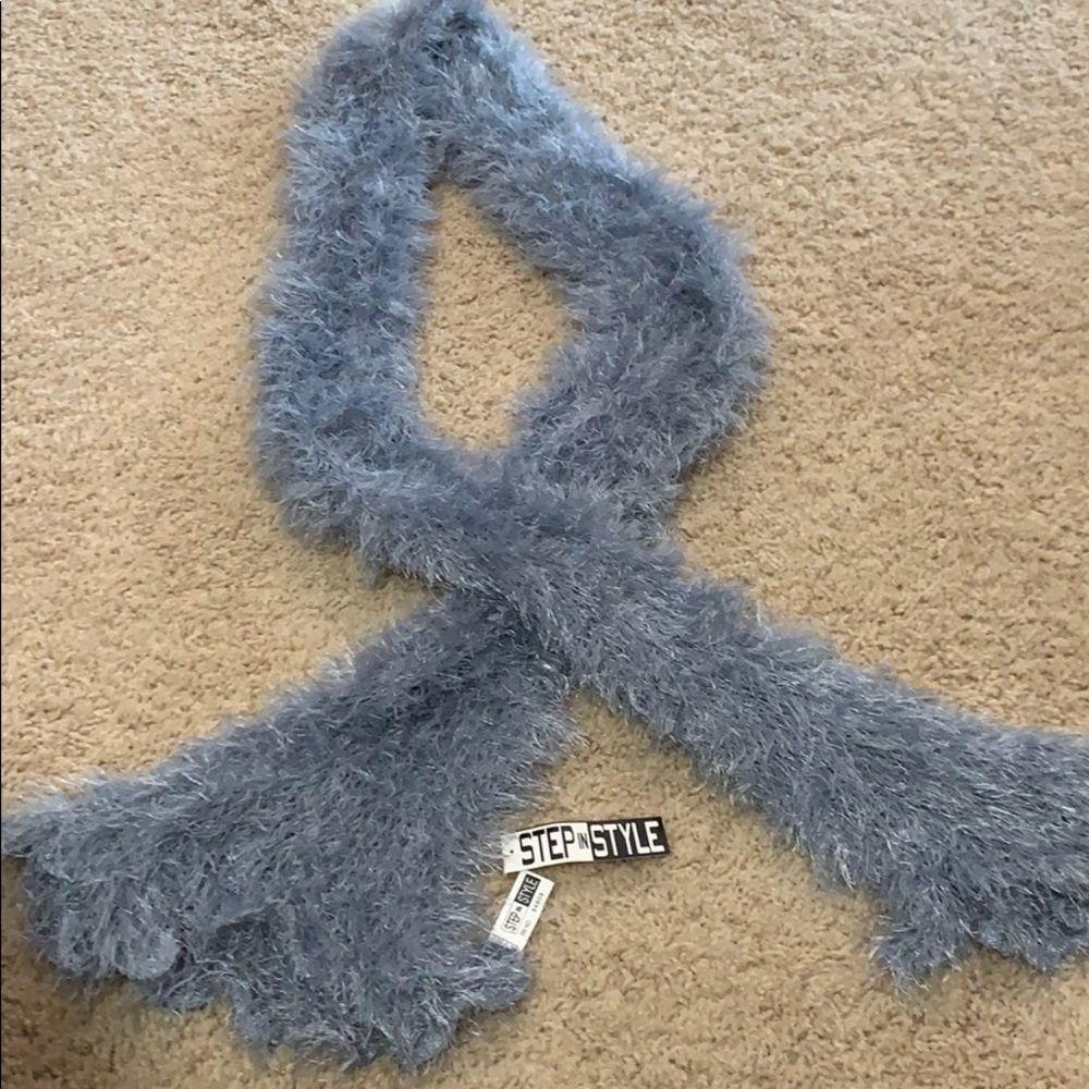🛍 Fuzzy cozy scarf 🧣